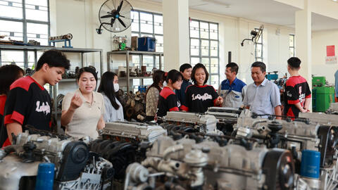 Đưa nhà máy vào giảng đường: Sinh viên được học thật, làm thật