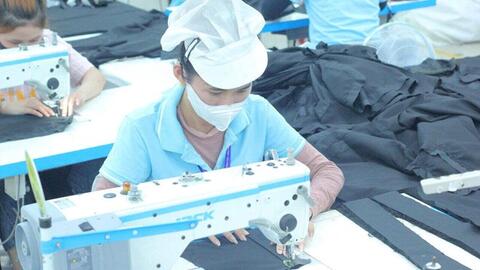 Một doanh nghiệp ở Quảng Ngãi hỗ trợ tiền xăng xe cho đoàn viên, người lao động