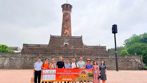 Khách Australia trải nghiệm mùa vàng Tam Cốc, du thuyền sang ở Hạ Long