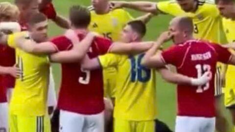 Tiền vệ Christian Eriksen bất ngờ đổ gục trên sân