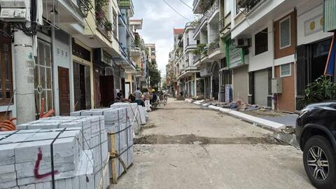 Đường phố Hạ Long cũ ngổn ngang vì dự án chậm tiến độ