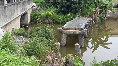 Cầu đá hơn 100 tuổi ở Hải Phòng bị tháo trộm nhiều phiến đá cổ trong đêm
