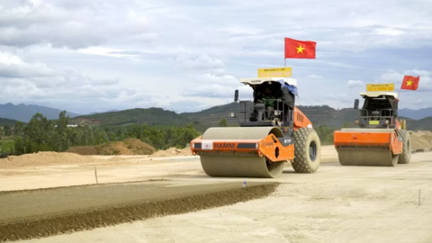 Xuyên đêm tăng tốc hoàn thành đường cất hạ cánh sân bay Phù Cát