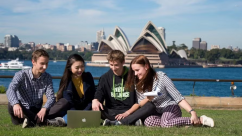 Australia tiếp tục tăng mạnh lệ phí visa du học, ngành giáo dục quốc tế lo ngại