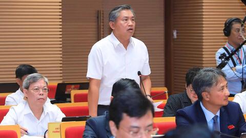 Bị chất vấn về trái cây không rõ nguồn gốc, quản lý chợ ở Hà Nội nói do kiểm tra ban ngày