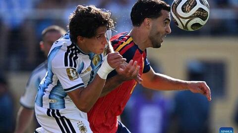 Cầu thủ Tây Ban Nha và Argentina tranh cãi gay gắt sau chung kết World Cup