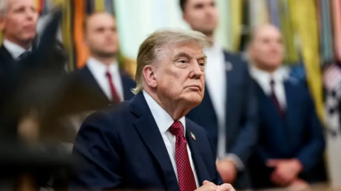 Bà Hillary Clinton nêu điều kiện để ông Trump được đề cử Nobel Hòa bình