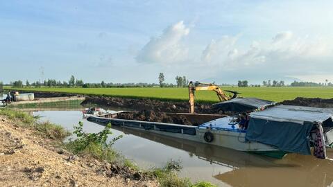 Khởi tố đối tượng khai thác khoáng sản trái phép ở An Giang