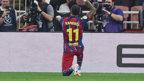 Barcelona bay cao trên đôi cánh của Raphinha