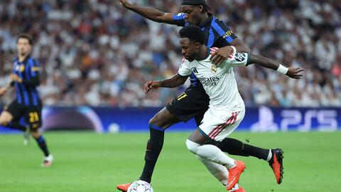 Vinicius Jr lại bị la ó vì sự khắt khe của người hâm mộ Real Madrid