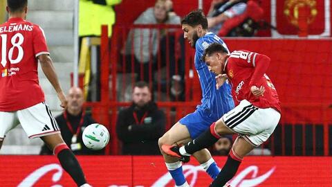 Thua ngược 2-3, Man United dừng bước sớm ở Carabao Cup