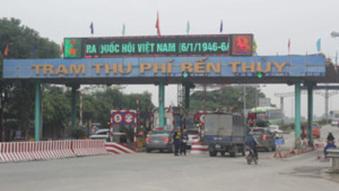 Thu phí BOT Bến Thủy tạm dừng 30 ngày vì đường hư hỏng kéo dài