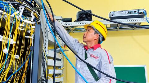 Người lính Viettel cứu 40 người giữa dòng lũ dữ
