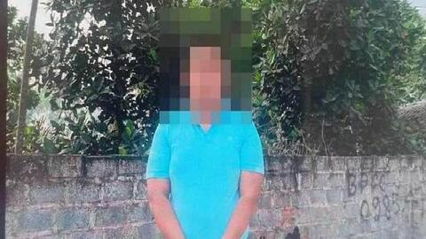 Khoe ảnh 'tự sướng' với còng số 8, 2 thanh niên bị phạt 30 triệu đồng