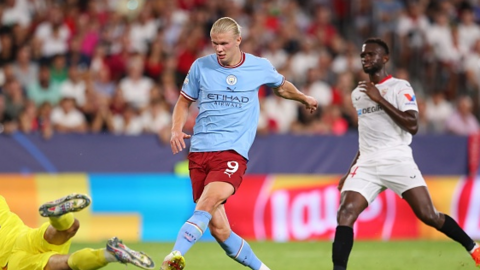 Phản ứng của Haaland khi bị CĐV Man United chế nhạo