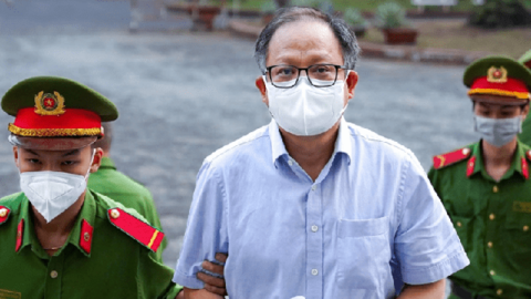 Ông Tất Thành Cang hầu tòa