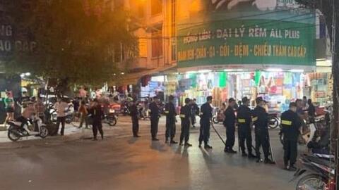 Cảnh sát khám xét nhà giang hồ cộm cán ở Thanh Hóa