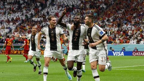 Kép phụ giải cứu tuyển Đức ở phút 83