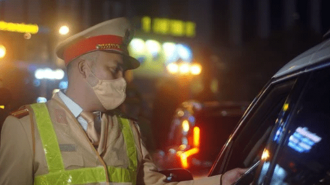 Cảnh sát 141 xử lý nhiều 'ma men', thanh niên ngổ ngáo diễu phố đêm giao thừa