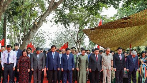 Thủ tướng Phạm Minh Chính dâng hương tưởng niệm đồng chí Huỳnh Tấn Phát
