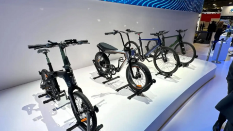 VinFast sắp lần đầu trình diện ô tô điện mini VF3, xe đạp điện đến khách Việt