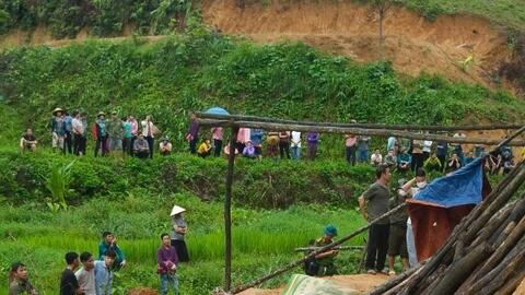 Điều tra vụ hai vợ chồng tử vong bất thường trên đường đồi ở Hòa Bình