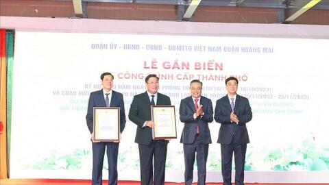 Quận Hoàng Mai gắn biển 2 công trình cấp thành phố