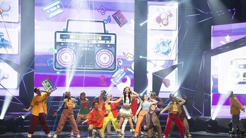 Giana mang giày trượt patin lên sân khấu VTV Awards 2023
