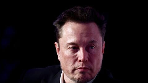 Lần đầu tiên trong lịch sử, Elon Musk mất ngôi giàu nhất thế giới vào tay 1 ‘cụ ông’ 60 tuổi đã nghỉ hưu