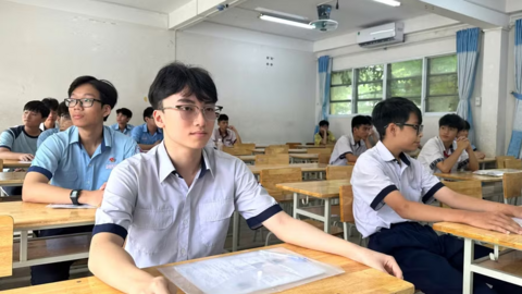 Đề Toán tuyển sinh lớp 10 TPHCM không đánh đố, độ phân hóa vừa phải
