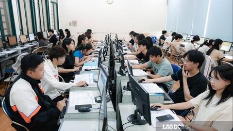 Đề xuất thi tốt nghiệp THPT trên máy tính, học sinh mong sớm có lộ trình rõ ràng