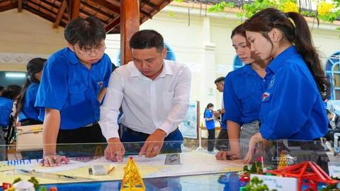 Khơi thông nguồn nhân lực, mở đường cho Khánh Hòa phát triển