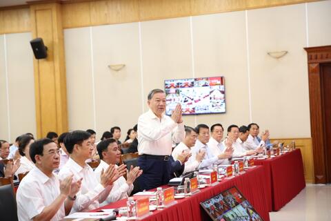 <a href="/tin-tuc" title="Tin tức" rel="dofollow">Tin tức</a>
