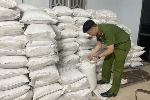 <a href="/phap-luat" title="Pháp luật" rel="dofollow">Pháp luật</a>