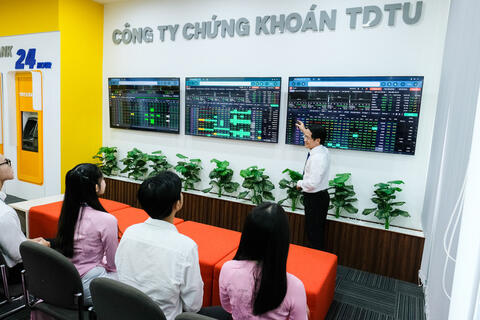 <a href="/song-xanh/giao-duc" title="Giáo dục" rel="dofollow">Giáo dục</a>