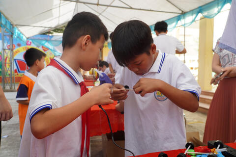 <a href="/song-xanh/giao-duc" title="Giáo dục" rel="dofollow">Giáo dục</a>
