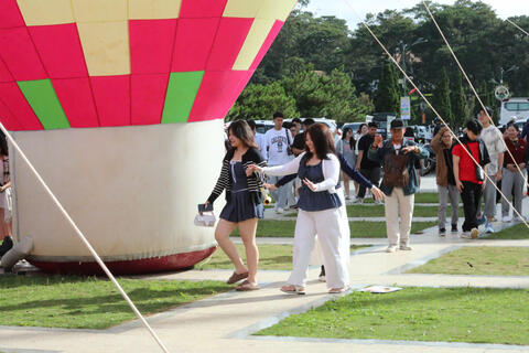 <a href="/du-lich" title="Du lịch" rel="dofollow">Du lịch</a>