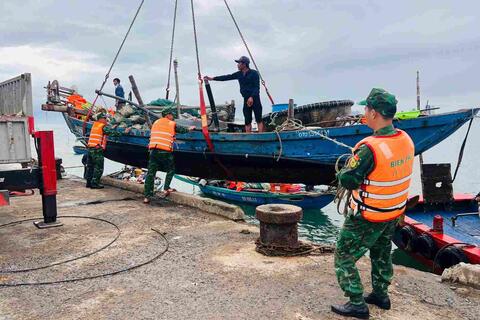 <a href="/thuong-hieu-xanh/tin-tuc/tin-trong-nuoc" title="Tin trong nước" rel="dofollow">Tin trong nước</a>