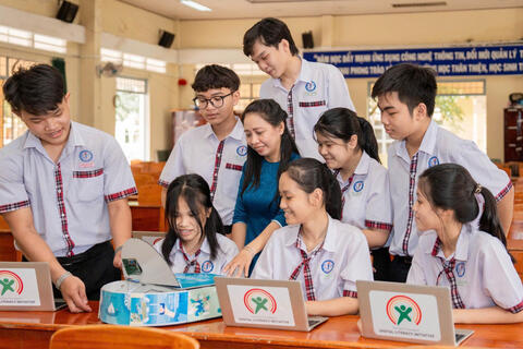 <a href="/song-xanh/giao-duc" title="Giáo dục" rel="dofollow">Giáo dục</a>