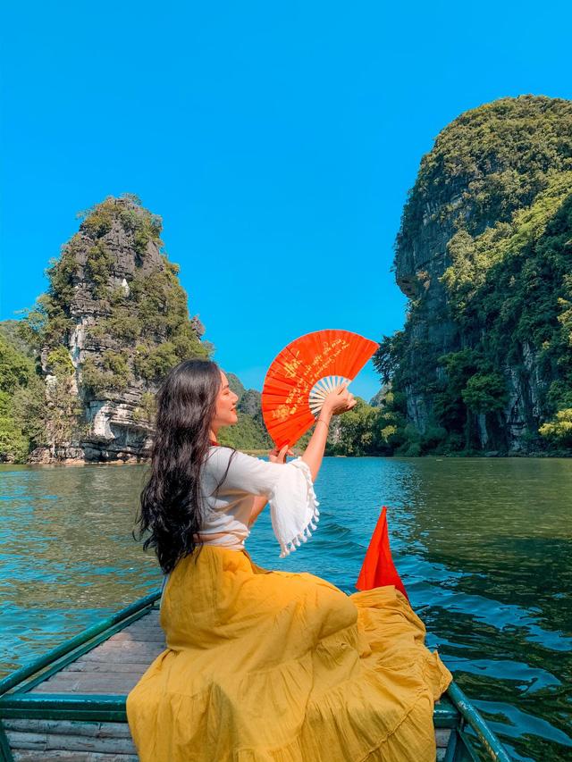 Đến Hang Múa, Ninh Bình ngập trong sắc sen hồng: Trọn vẹn 1 ngày cuối tuần rời xa thành thị xô bồ, chiêm ngưỡng vẻ đẹp thiên nhiên xanh mướt - Ảnh 11. Đến Hang Múa, Ninh Bình ngập trong sắc sen hồng: Trọn vẹn 1 ngày cuối tuần rời xa thành thị xô bồ, chiêm ngưỡng vẻ đẹp thiên nhiên xanh mướt - Ảnh 11.
