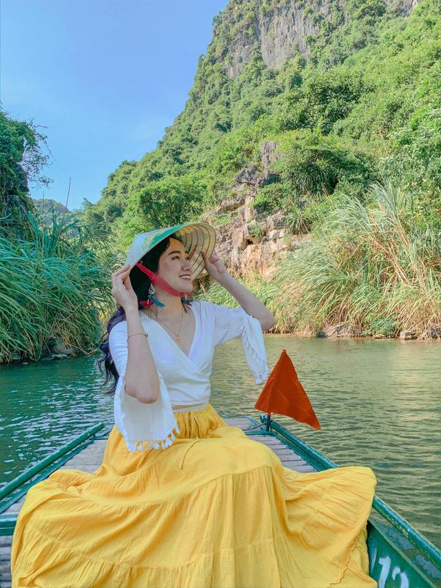 Đến Hang Múa, Ninh Bình ngập trong sắc sen hồng: Trọn vẹn 1 ngày cuối tuần rời xa thành thị xô bồ, chiêm ngưỡng vẻ đẹp thiên nhiên xanh mướt - Ảnh 8. Đến Hang Múa, Ninh Bình ngập trong sắc sen hồng: Trọn vẹn 1 ngày cuối tuần rời xa thành thị xô bồ, chiêm ngưỡng vẻ đẹp thiên nhiên xanh mướt - Ảnh 8.