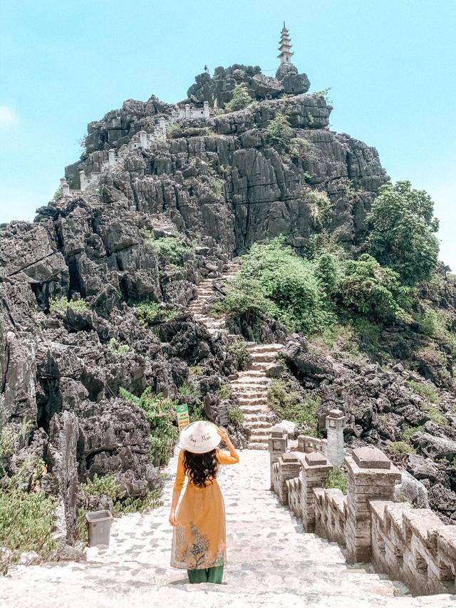 Đến Hang Múa, Ninh Bình ngập trong sắc sen hồng: Trọn vẹn 1 ngày cuối tuần rời xa thành thị xô bồ, chiêm ngưỡng vẻ đẹp thiên nhiên xanh mướt - Ảnh 5. Đến Hang Múa, Ninh Bình ngập trong sắc sen hồng: Trọn vẹn 1 ngày cuối tuần rời xa thành thị xô bồ, chiêm ngưỡng vẻ đẹp thiên nhiên xanh mướt - Ảnh 5.