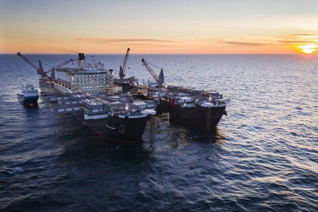 Quá trình lắp đặt đường ống Nord Stream 2 ở Biển Baltic. Ảnh: Gazprom