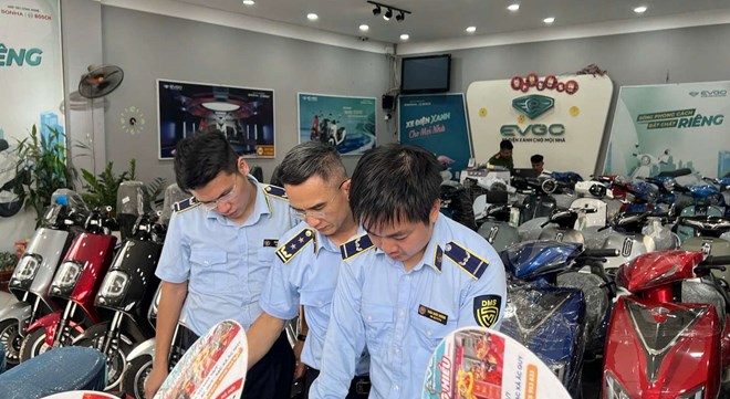 Tạm giữ hơn 50 xe máy điện có dấu hiệu nghi vấn là hàng giả