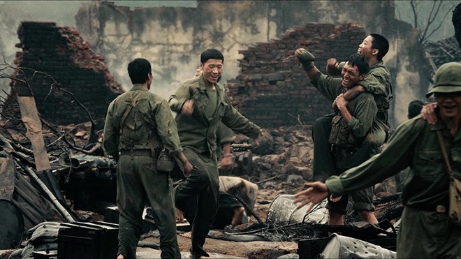 Mưa đỏ, từ hiện tượng phòng vé đến hiện tượng văn hóa