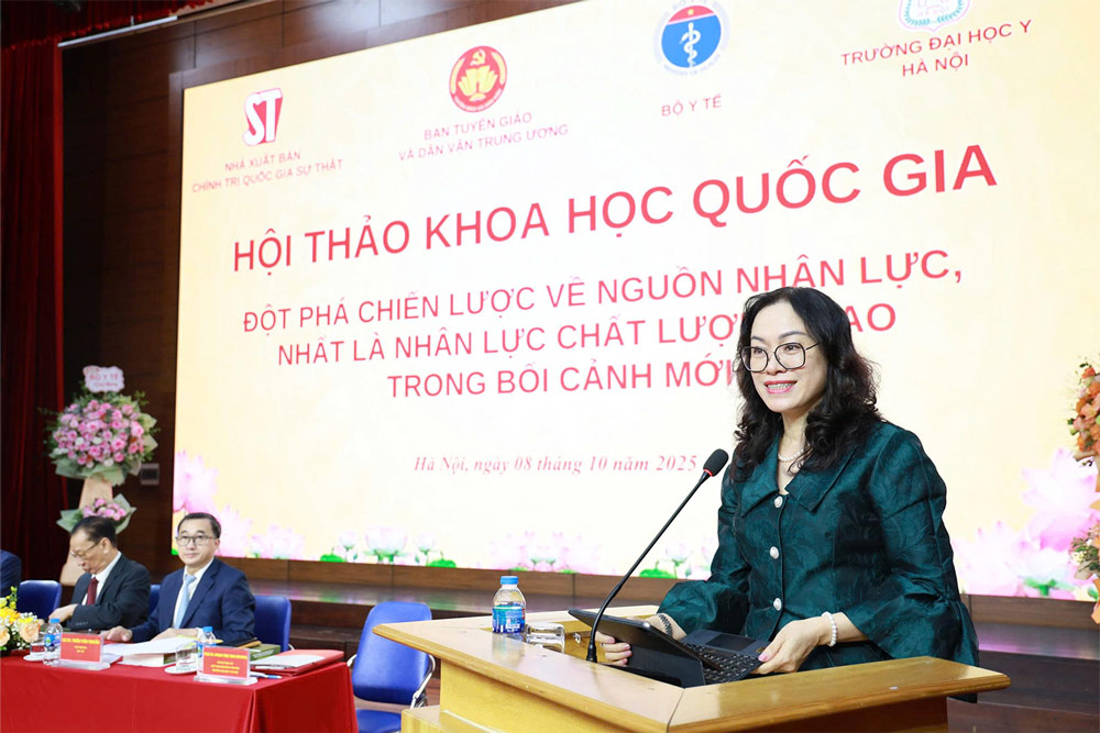PGS.TS. Phan Thị Thu Hương, Chủ tịch Hội đồng Trường Đại học Y Hà Nội phát biểu trong hội thảo. Ảnh: Sơn Kim