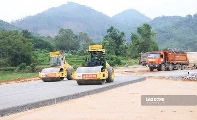 Thủ tướng chỉ đạo thi công liên tục, không ngừng nghỉ 4 dự án cao tốc trọng điểm