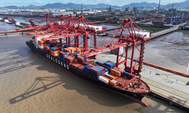Tàu phá băng hạt nhân Nga hộ tống tàu Trung Quốc lần đầu đến châu Âu qua Bắc Cực