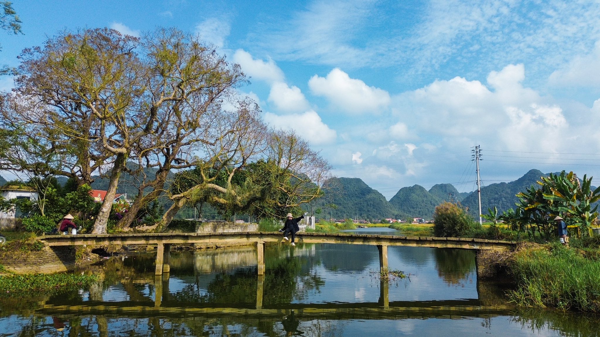 Một góc làng quê thơ mộng níu chân du khách phương xa.