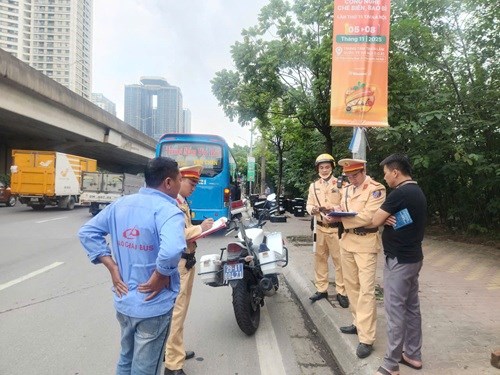 Hà Nội tổng kiểm tra, xử lý vi phạm lấn chiếm hạ tầng giao thông